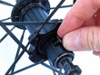 Moyeu arrière d'un vélo, démontage, vérification, nettoyage, lubrification et remontage de la roue libre.