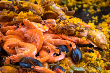 Wall Mural - cuisson d'une paella dans son plat traditionnel