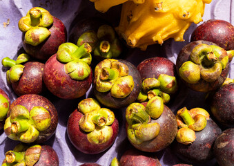 Canvas Print - Garcinia mangostana - Organic mangosteens in the traditional Colombian market