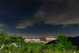 Fototapeta Na ścianę - 六甲山から眺める神戸の夜景（ポートアイランド、六甲アイランド、対岸には大阪の街明かりも）　神戸市灘区鉢巻展望台にて