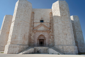 Castel del Monte. Barletta-Andria-Trani. Facciata del castello Federiciano.