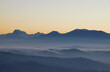 © GjGj - Un mare di nebbia e nuvole al tramonto riempie le valli ai piedii dei monti appennini