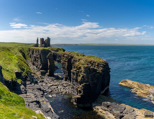 Poster - view of the Caithness coast and the ruins of the historic Castle Sinclair Girnigoe