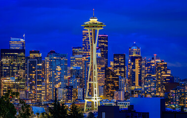 Wall Mural - City skyline view with the Space Needle and Mount Rainier at sunset in Seattle