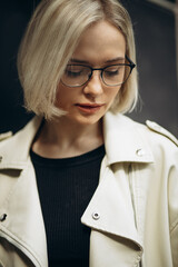 Canvas Print - Portrait of woman in medical eyeglasses