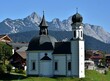 Piękny i malowniczy widok bawarskich gór w oddali w NIemczech