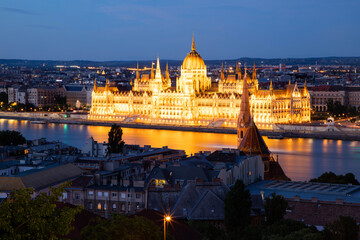 Wall Mural - hungary  Budapest  twilight at Danube River with lit up Hungarian Parliament building