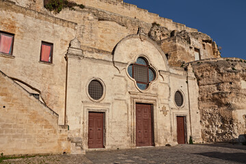 Canvas Print - Matera, Basilicata, Italy: the medieval rock church San Pietro Barisano carved into the tuff, in the old town of the ancient Italian city