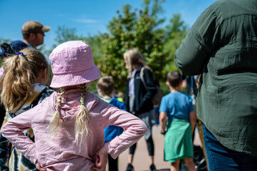 elementary school class field trip to a outdoor zoo.