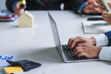 A young businessman uses his laptop to present his work to a group of investors who are interested in investing in business with companies established by businessmen for convenience and speed.