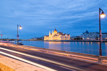 Wall Mural - hungary  Budapest  twilight at Danube River with lit up Hungarian Parliament building