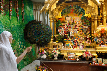 Wall Mural - Aarthy celebration in Bhaktivedanta Manor ISKCON (Hare Krishna) temple