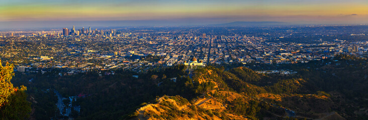 Fototapete - Panorama of Griffith Observatory and Los Angeles skyline at sunset