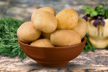 Canvas Print - Fresh raw potato in on wooden desk