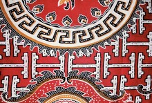 Indonesian Batik : The Techniques, Symbolism And Culture Surrounding Hand-dyed Cotton And Silk Garments 