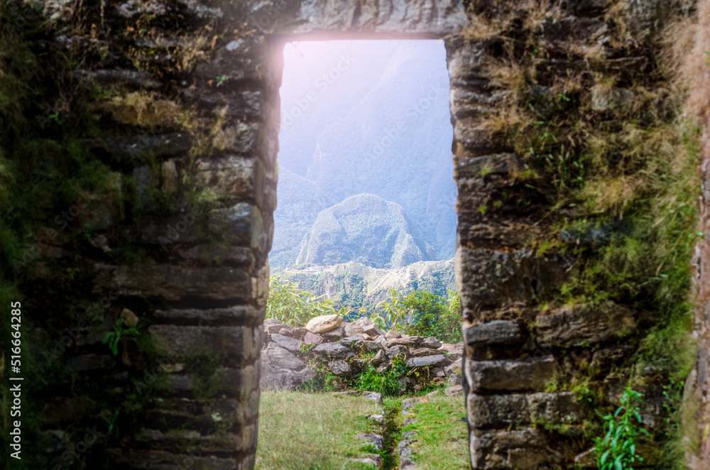 Vista del Macchu Picchu a traves de la puerta inca - Macchu Picchu ...