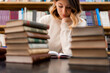© qunica.com - Girl reading