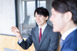 © maroke - ミーティングをする2人のビジネスマン