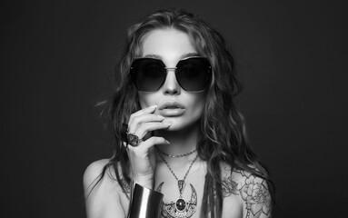 Wall Mural - portrait of Beautiful sexy woman with tattoo. beauty tattooed girl in sunglasses