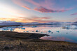 der unglaubliche Gletscher in Island der Jökulsárlón beim Sonnenuntergang ein wahres Naturwunder