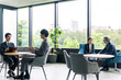 © metamorworks - ロビーで会話するビジネスグループ