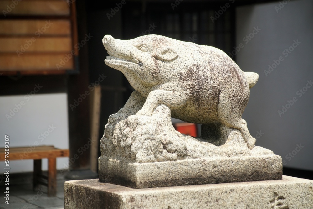 建仁寺の摩利支天のイノシシ像 Stock Photo | Adobe Stock