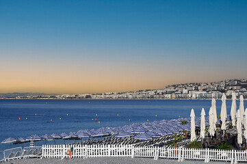 Poster - the beach in nice early in the morning