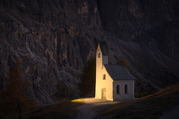 Wall Mural - incredible view on small iilluminated chapel - kapelle ciapela on gardena pass, italian dolomites mo