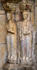 Wall Mural - Statues romanes à l'entrée de la basilique Saint-Just de Valcabrère, Haute-Garonne, Pyrénées, France