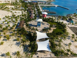 Wall Mural - Beach on Ocean Cay Bahamas Island with a colorful houses and turquoise water