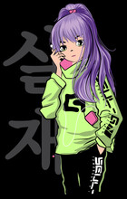 This Anime Girl In Gym Clothes Is Doing Cool Poses With Her Purple Hair. The Green Sweatshirt Has The Letter G On It. There Is A Pink Cell Phone And Headphone Accessory. Japanese Text Means "real".