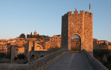 besalu28