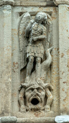 Canvas Print - Statue de Saint Michel terrassant le dragon sur une fontaine à Aiguilhe, Haute-Loire, France