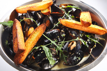 Canvas Print - Blue Mussels in Cream Sauce with Spicy French Baguette