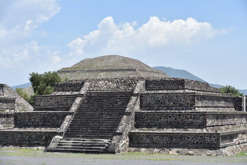 Wall Mural - Semi-Pyramidal Platform in Foreground with Pyramid of the Sun God in Background, Toetihuacan, Mexico