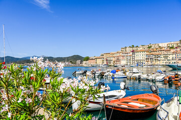 Portoferraio, Hafen, Darsena, Altstadt, Boote, Fischer, Fischerboote, Altstadthäuser, Fähre, Insel, Elba, Toskana, Sommer, Toskanischer Archipel, Italien