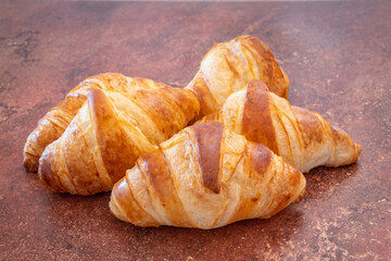 Canvas Print - mini croissant en tas sur une table