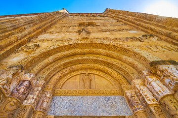 Canvas Print - The stone entrance portal of San Michele Maggiore church, Pavia, Italy