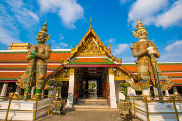 Wall Mural - Golden architecture of grand palace buddha temple in Bangkok