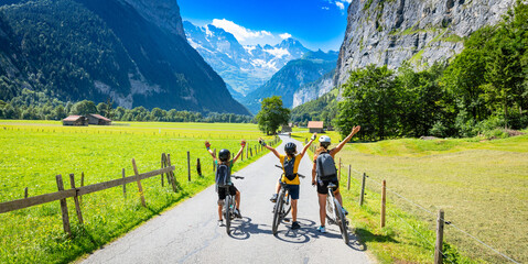 Wall Mural - family on bike in Switzerland- Lauterbrunnen