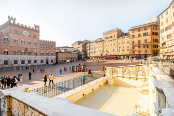 Canvas Print - Morning view on the main square of Siena city in Italy. Concept of architecture of the Tuscan region and travel Italy