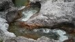 Sehr schöner Wildbach, der sich in Felsen eingegraben hat (mit Sound)