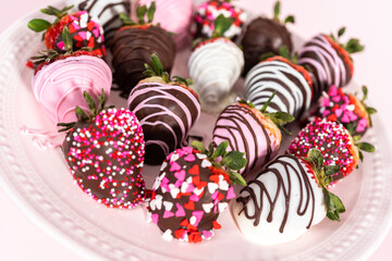 Canvas Print - Chocolate dipped strawberries