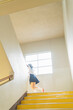 © One - 学校 階段をかけ上がる女子高生