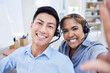 © Malik E/peopleimages.com - Selfie of diverse call center agents or colleagues having fun together at the office. Male and female customer service coworkers take a picture or a photo smiling in the workplace