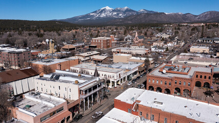 Wall Mural - Morning aerial view of the historic downtown district of Flagstaff, Arizona, USA.