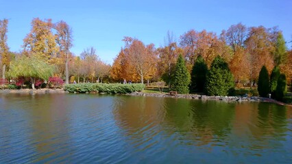 Sticker - Panorama of the lake in autumn park