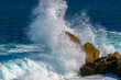 © Eric - waves crashing on rocks