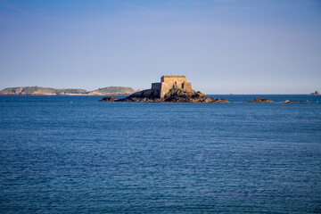 Wall Mural - Fortified castel, Fort du Petit Be, beach and sea, Saint-Malo city, Brittany, France