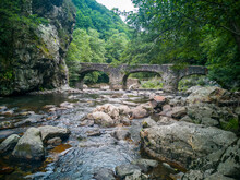 Pont Des Sorcières Dans Le Parque De Otieta, Leizarán, Andoain, Gipuzkoa, Espagne